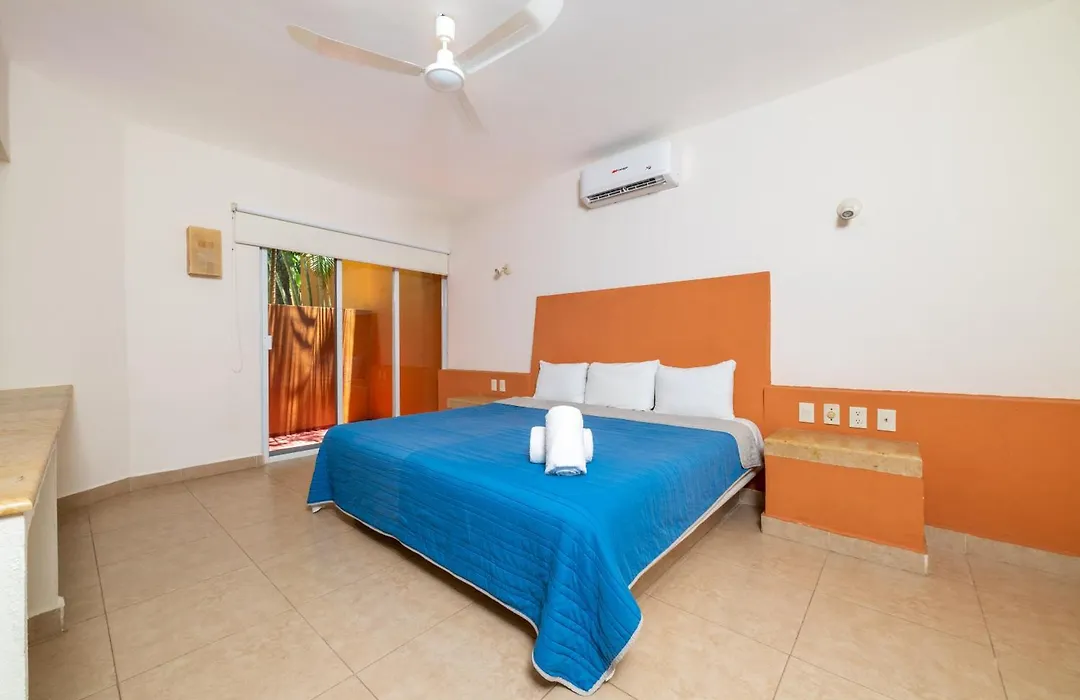 Hotel Ixzi Plus-1